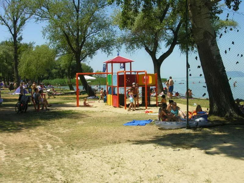 Balatonszemes Small House Exterior foto